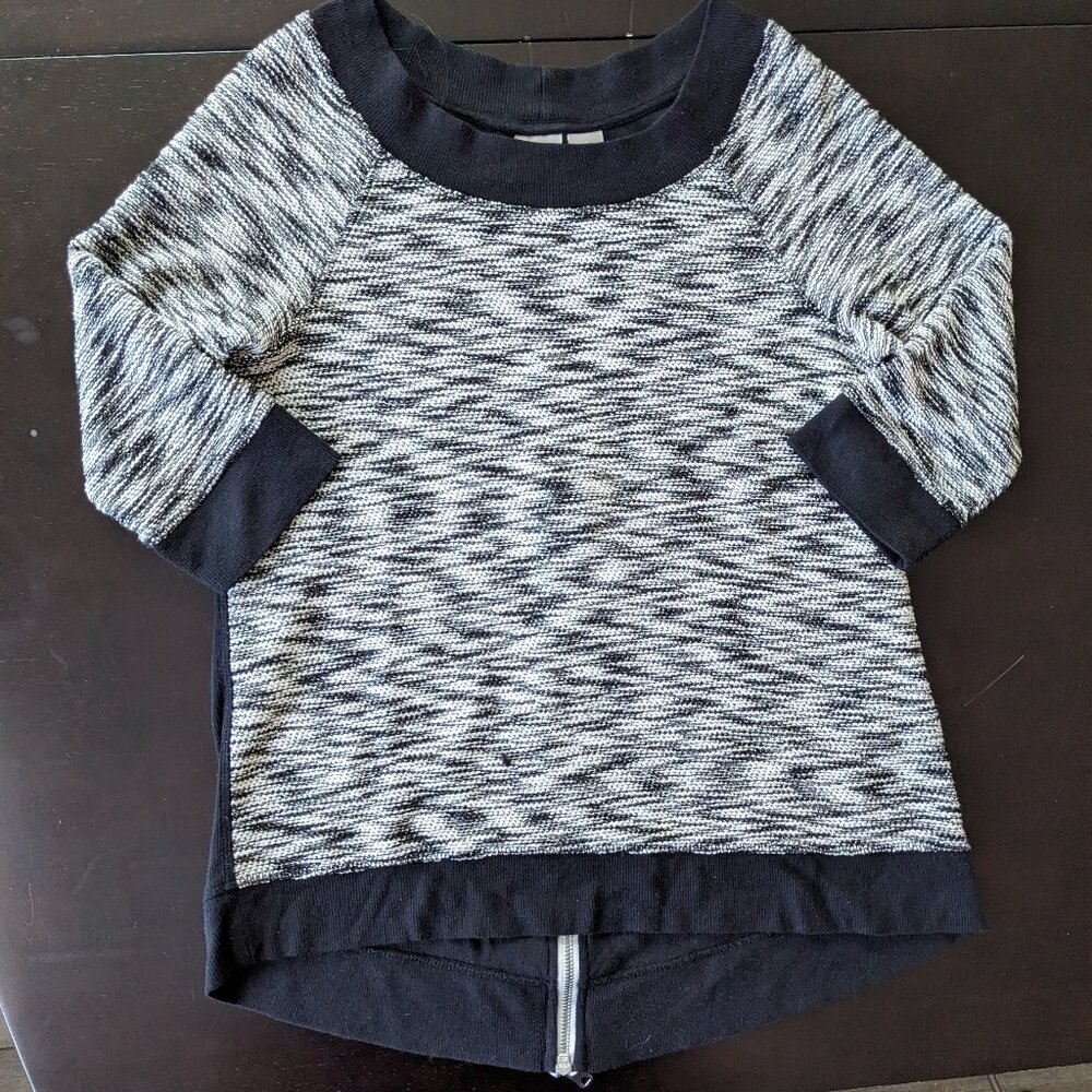 Chicos Zenergy Black White Space Dye Back Zip Top Womens Size 1 US 8 10